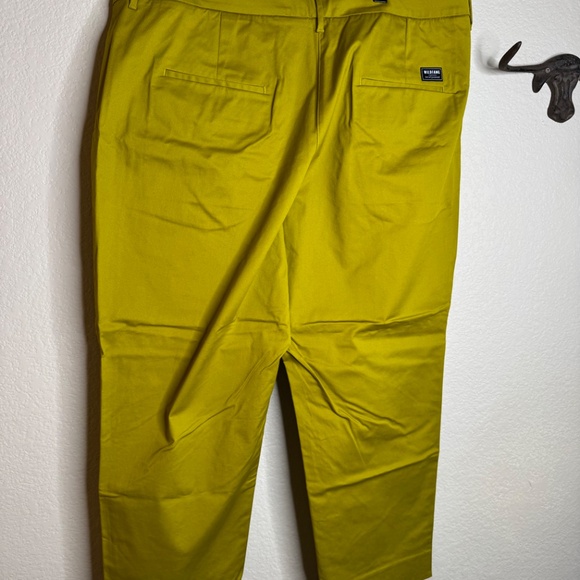 Olive Green Women's Cropped Pants - Picture 4 of 4